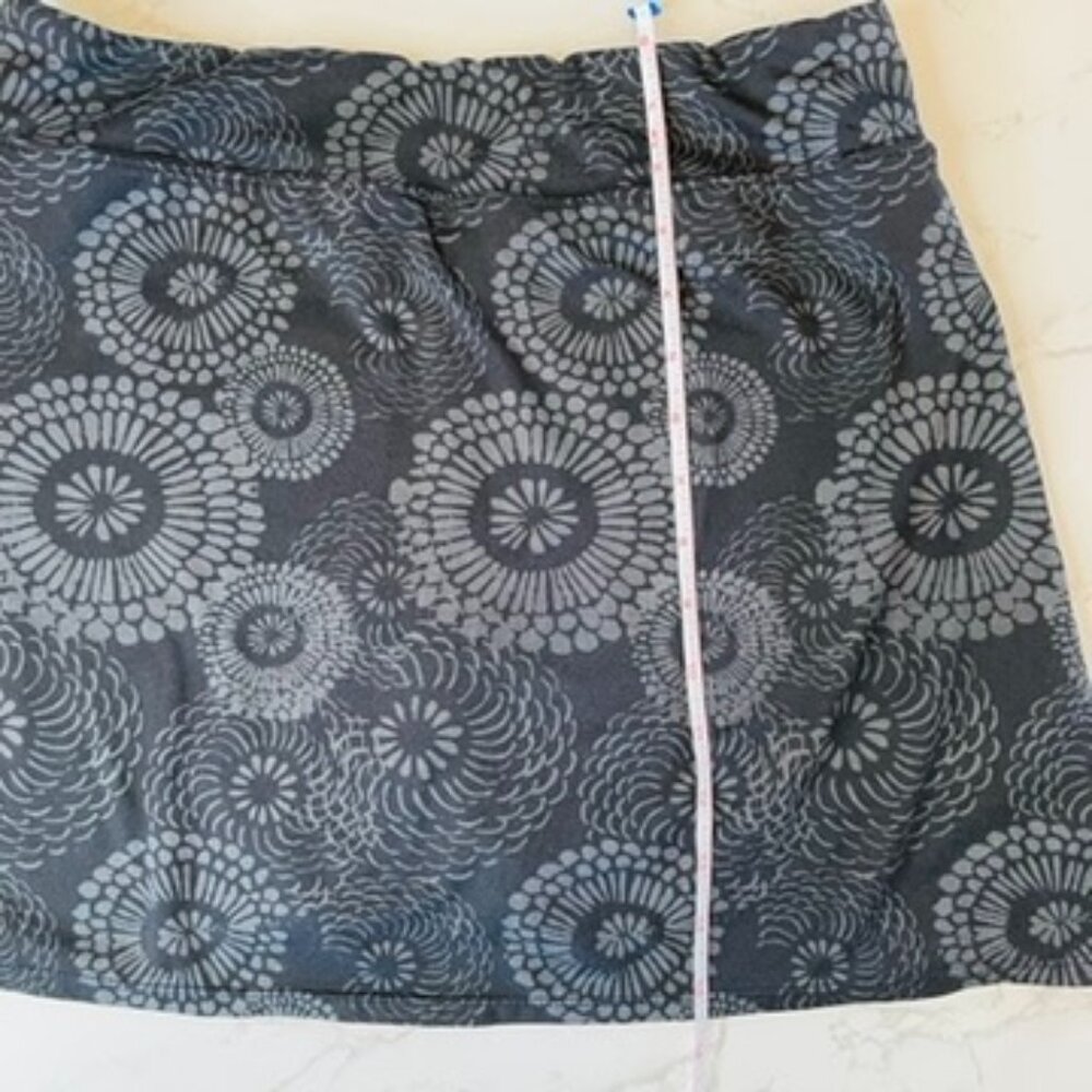 Tranquility Black Gray Mandala Floral Stretchy Skort | Medium - Picture 5 of 6